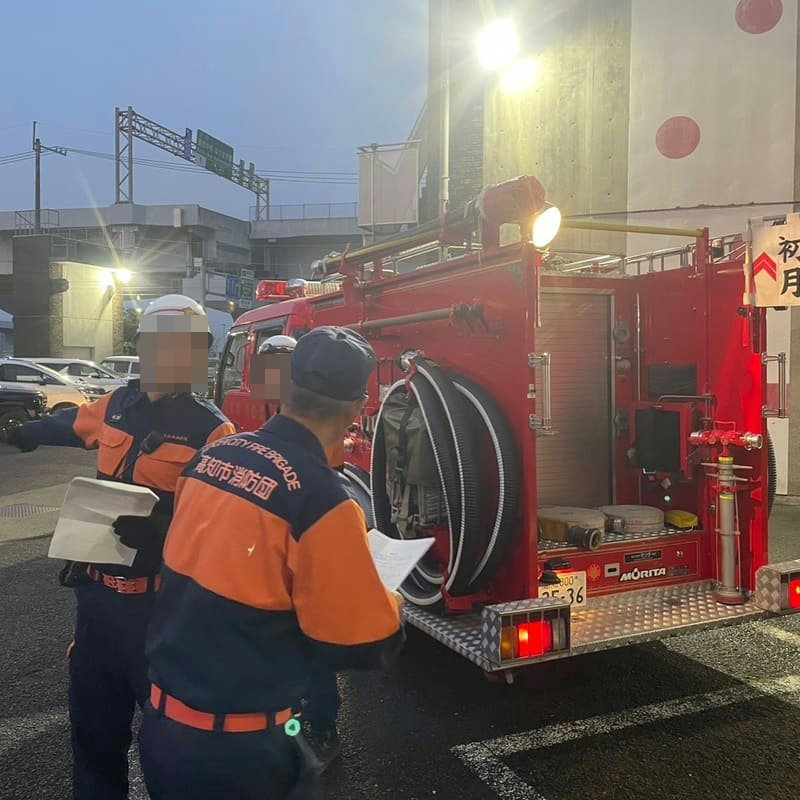 消防車と団員