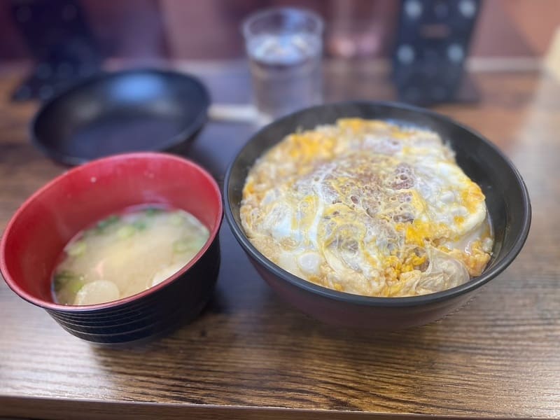 昼食のカツ丼